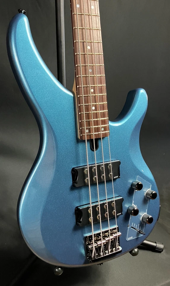 Bajo eléctrico Yamaha TRBX304FTB de 4 cuerdas azul de fábrica Foto 3 de 4
