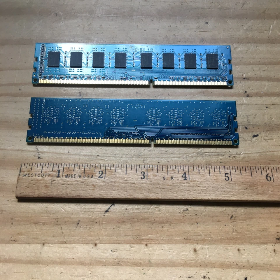 2 Elpida DDR3 DIMM 2GB & 1GB SDRAM EBJ10UE8BDF0-DJ-F  PC3-10600U-9-10-B0 - Image 2 of 3