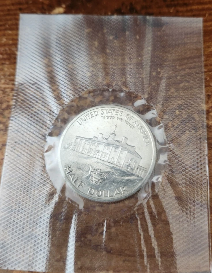 1982 s 90% silver uncirculated George Washington Commemorative Half Dollar - Image 3 of 3