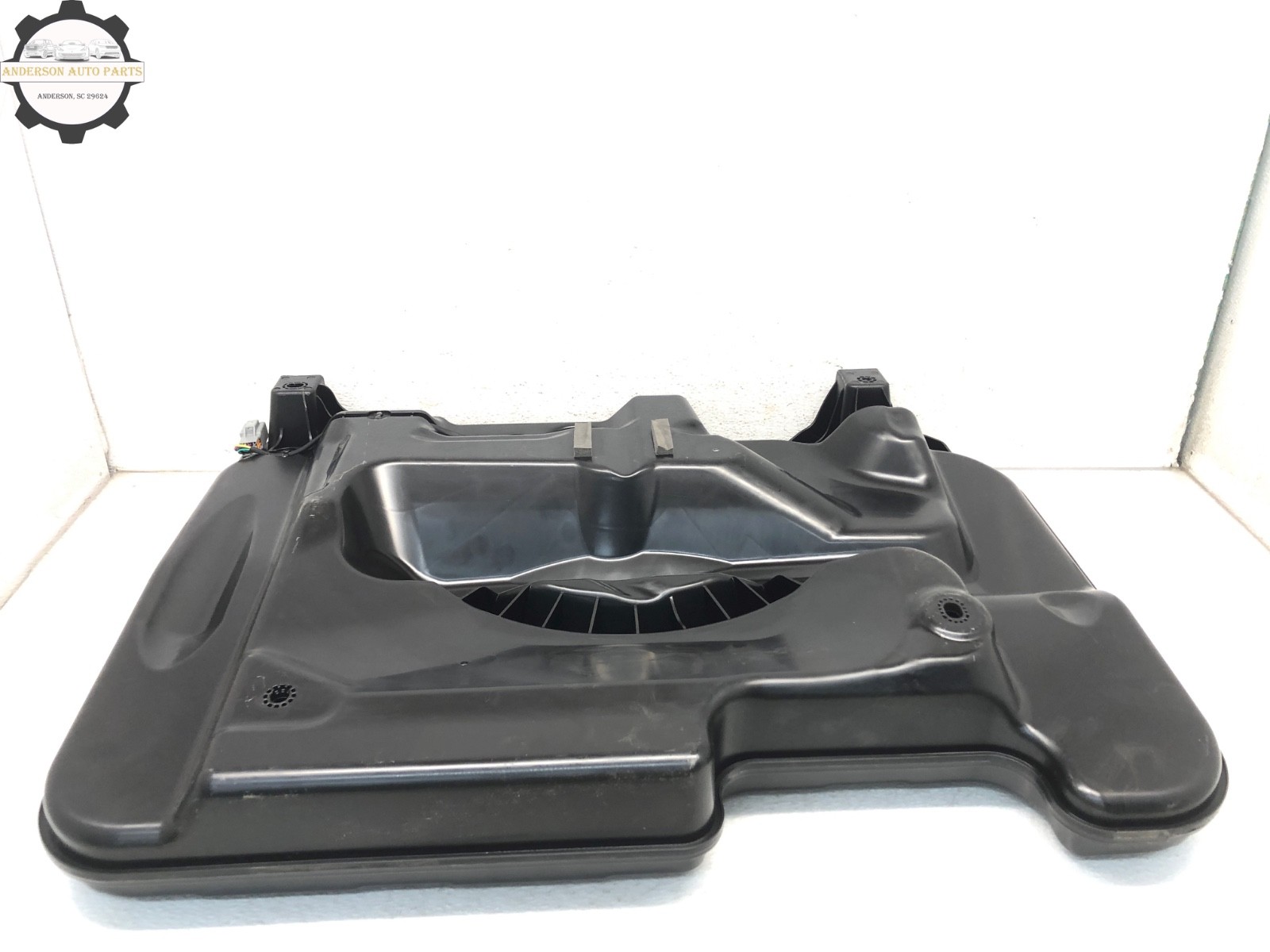 2017-2020 MASERATI LEVANTE REAR SUBWOOFER SPEAKER BASS BOX OEM