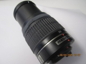 SMC Pentax - DA L 1:4-5.6 50-200mm ED Zoom lense with JJC lens hood & Tiffen U
