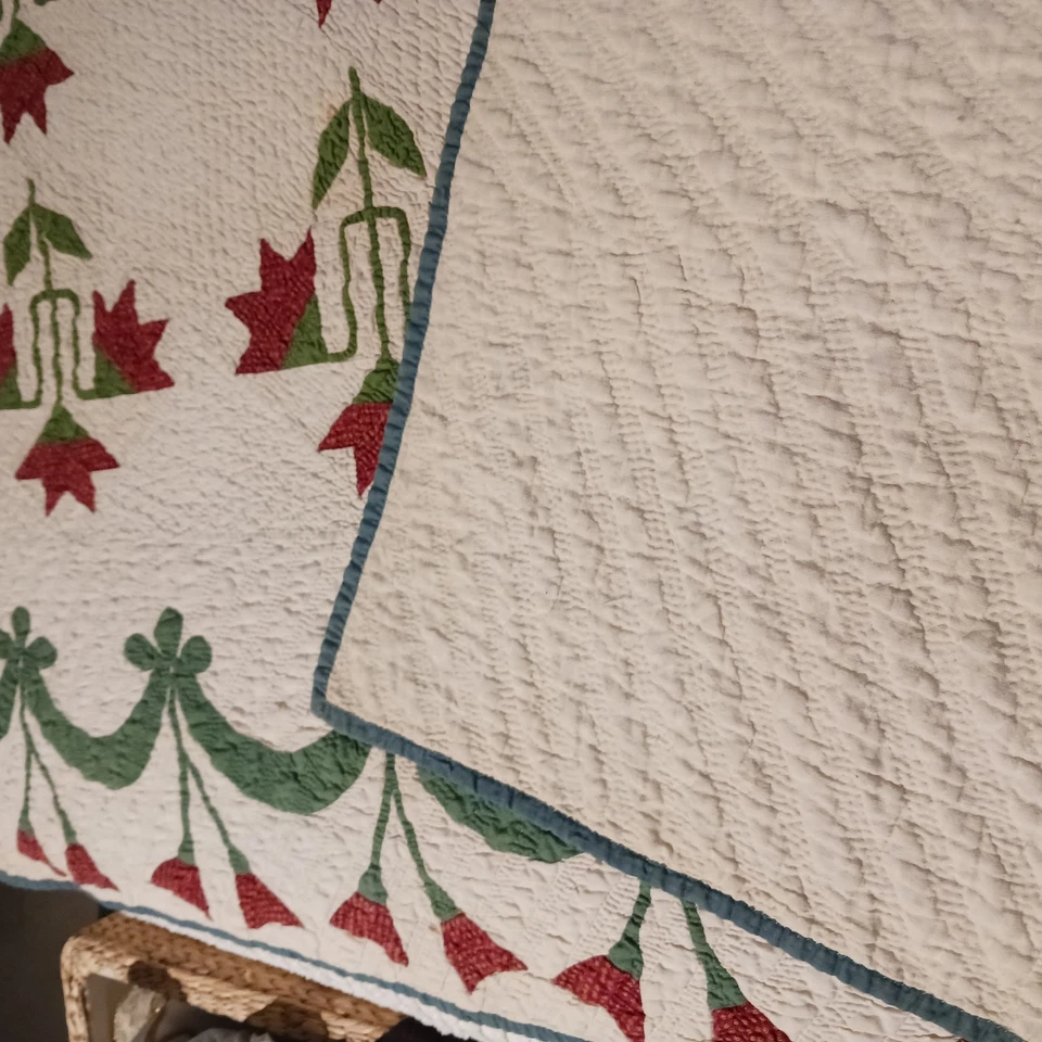 Vintage Quilted Appliqued Floral Tulip Quilt Hand Sewn 79" by 81", Carolina Lily - Image 4 of 4