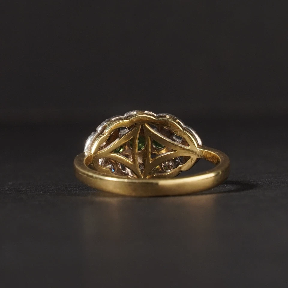 Anillo vintage con racimo de diamantes y granate verde tsavorita de oro de 18 quilates talla O/7 Foto 4 de 4