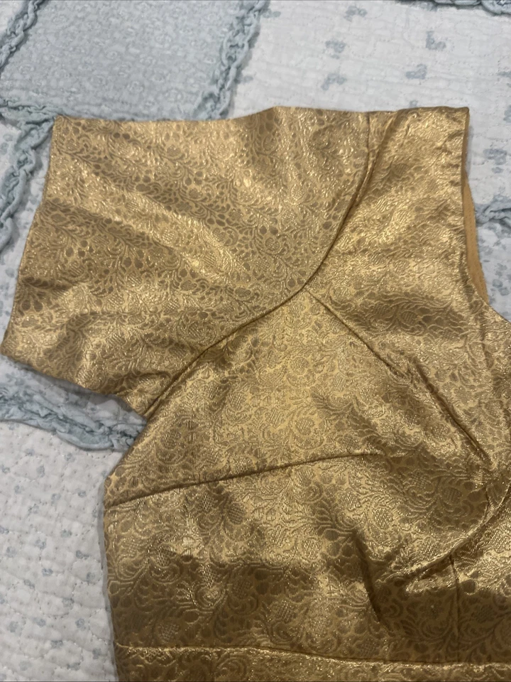 Nueva Blusa Para Sari Muy Hermosa Color Dorado En Tela Kimkhab, Talla Grande Foto 4 de 4