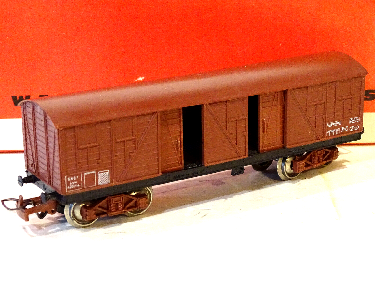 Réf 6266 - JOUEF WAGONS COUVERT A ESSIEUX FINDUS HO EN BOITE ROUGE