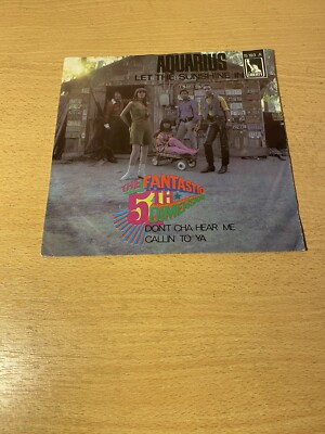 7'' THE FANTASTIC 5 TH DIMENSION * Aquarius / Let The Sunshine In(MUSICAL ''HAIR'')