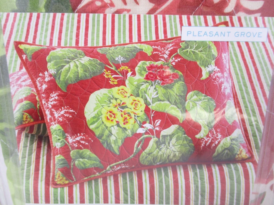 Almohada Martha Stewart Pleasant Grove falsa estándar acolchada floral rojo verde Foto 2 de 4