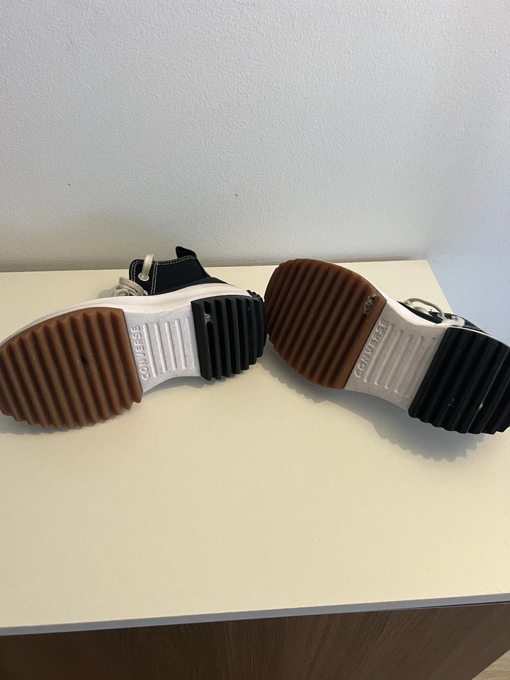 Converse Boots, black for girls good condition  - Image 4 of 4