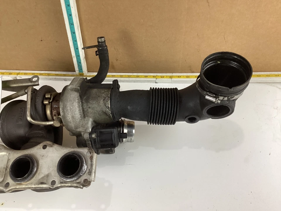BMW 528i 2011-2016 turbocompresor colector de escape OEM Foto 3 de 4