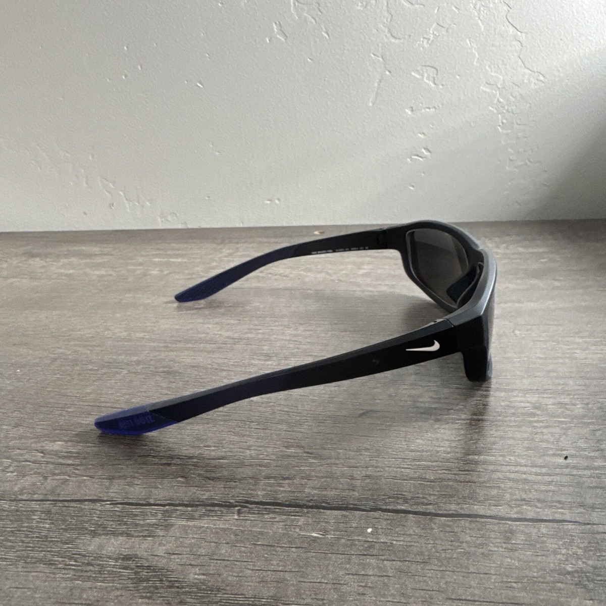 サングラス NIKE Woman Sunglasses Black 1 DJ0805 451 NIKE Sunglasses BRAZEN FUEL DJ0805 451 Blue Black Wrap 62-14