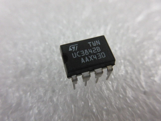 STMICROELECTRONICS UC3842BN UC3842B Current Mode PWM Controller 1A 8-Pin DIP x2 PER SALE
