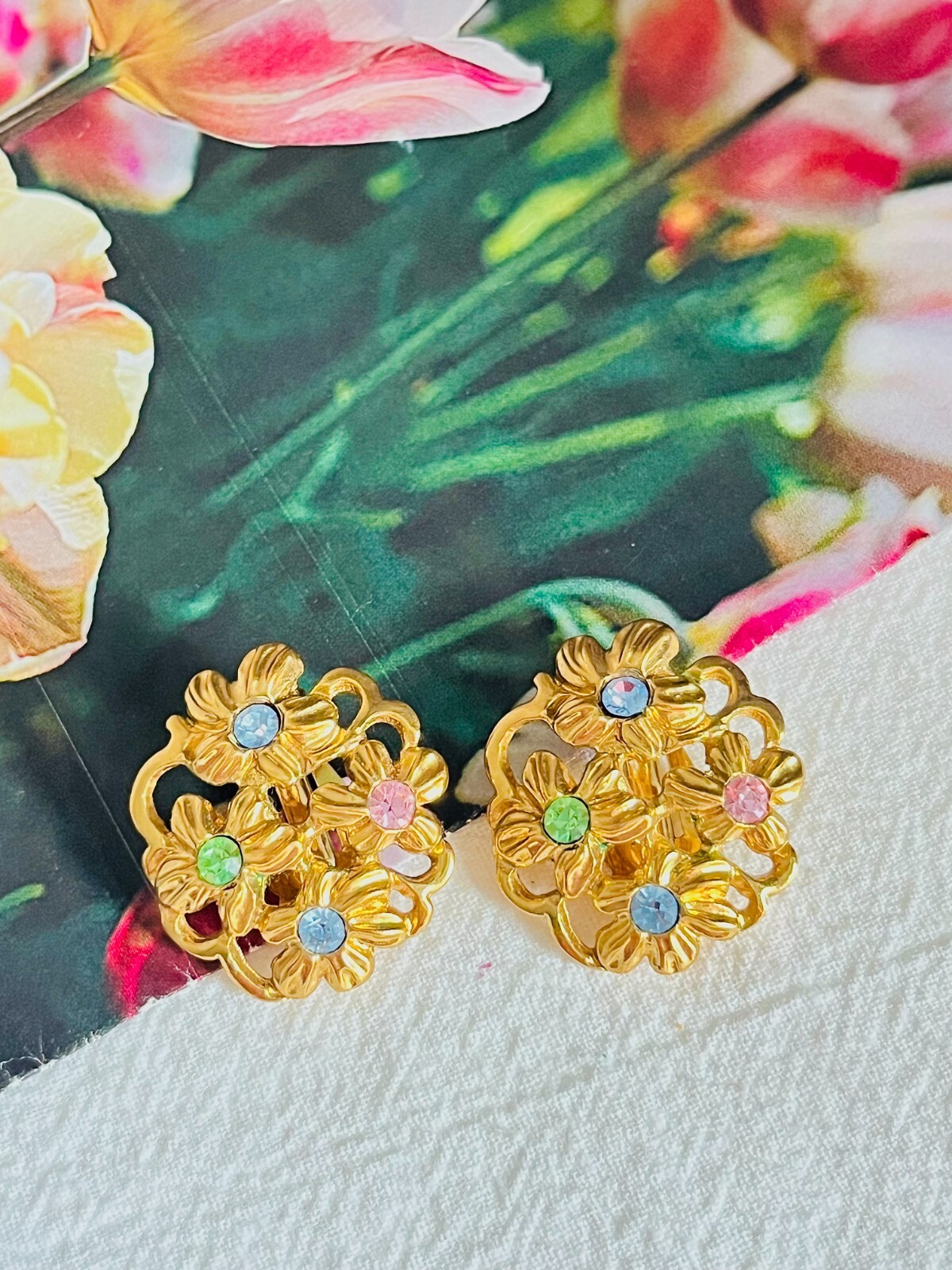 Orecchini Yves Saint Laurent YSL anni 80 blu rosa verde cristalli fiori traforati