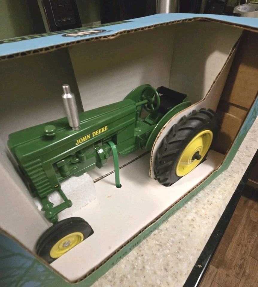 John Deere Model MT Liberty Classics Series Made By Spec Cast Stock #JDM-073 - Image 3 of 4