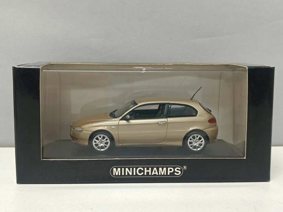 Alfa Romeo 147 Restyling 2 Serie 2005 Gold Luci Di Amalfi Minichamps 1:43 Box - Immagine 2 di 4