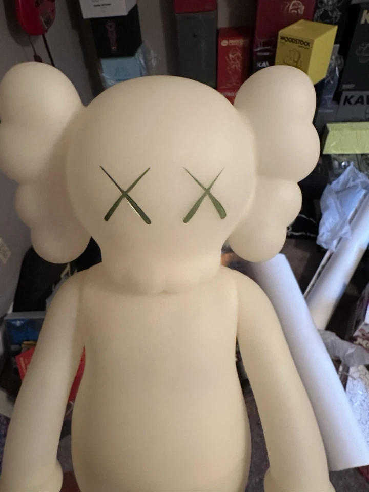 Kaws Cinco Años Después GITD Figura Medicom Auténtica Foto 2 de 4