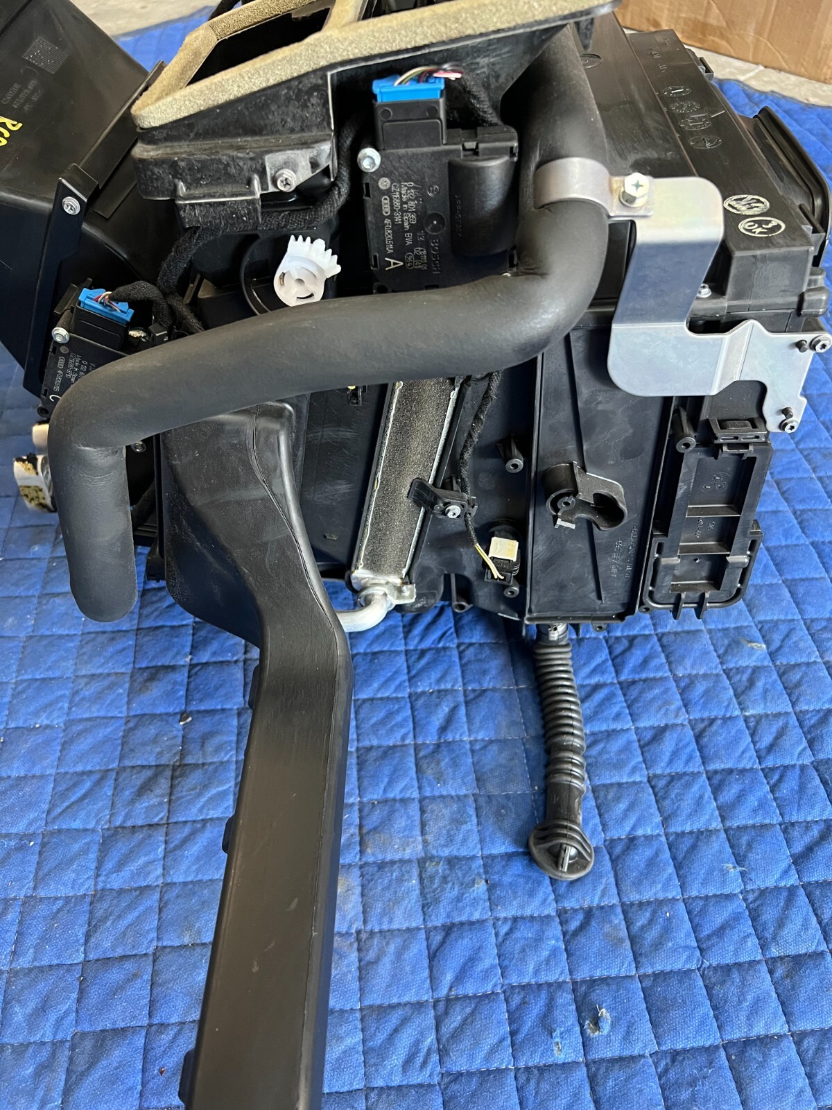 Audi R8 2012 Heater core P/N 423819409