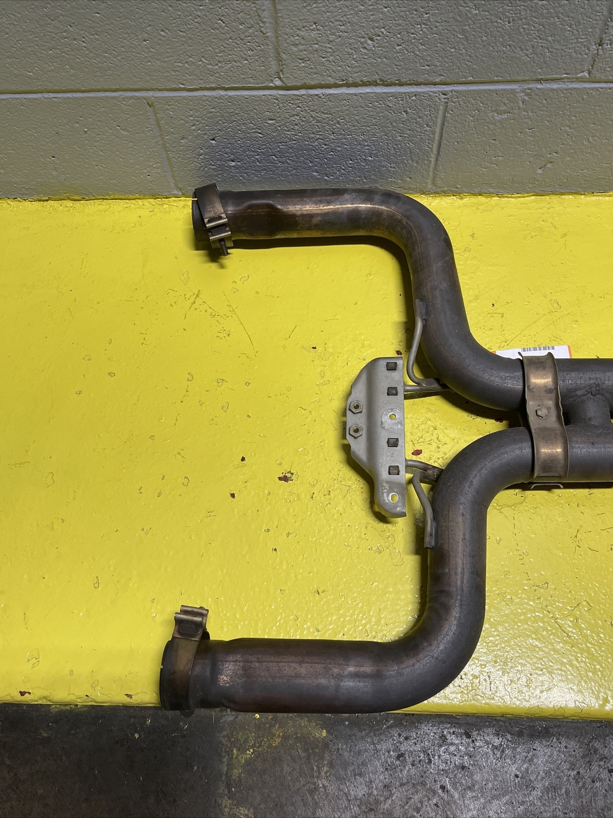 OEM 2017-2020 Maserati Levante Exhaust System Center RESONATOR Pipe 670009469