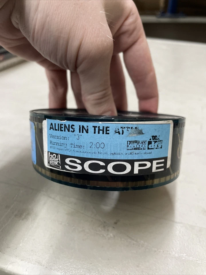 ALIENS IN THE ATTIC - Ashley Tisdale - 2009 - Original Movie Trailer - SCOPE Foto 2 de 3