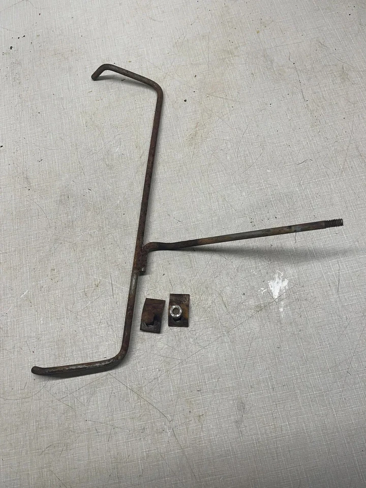 Palanca de cierre para capó de tractor Massey Ferguson MF-10 Foto 3 de 3