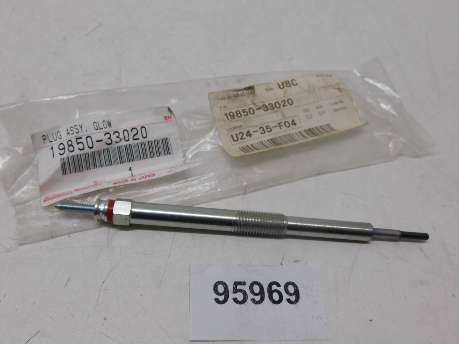 Glow Plug Original for Toyota Avensis Corolla Land Cruiser Prado
