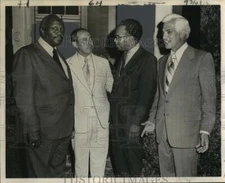 1972 Press Photo Pascal Calogero & other delegates confer at the City Hall