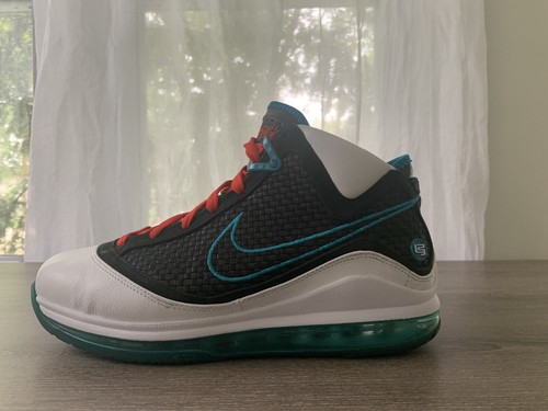 2009 Nike LeBron 7 “Red Carpet” Size 9 