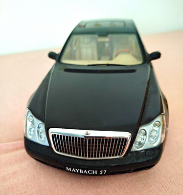 Maybach 57 Modellauto 1:18 Schwarz, Türen & Motorhaube zum Öffnen