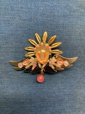 Liztech Vintage Deva 1998 Pin Multi Gold & Pink Pearlescent Oval Center