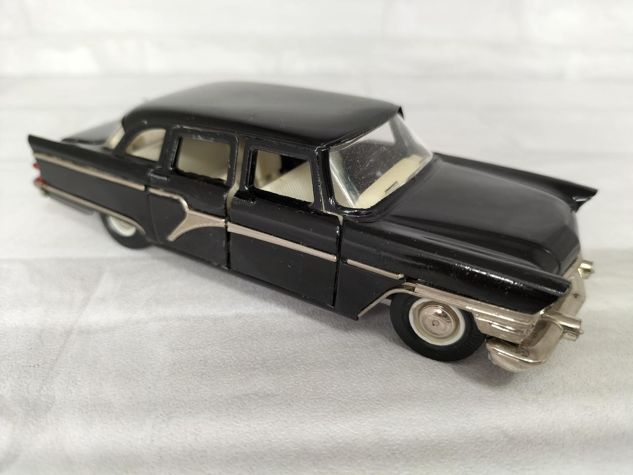 Unknown GAZ 13 Chaika 1959 Diecast el Car 1/43