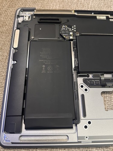 Apple MacBook Air A2337 2020 M1 13" Palmrest speakers,battery grey Grade A - Afbeelding 7 van 12