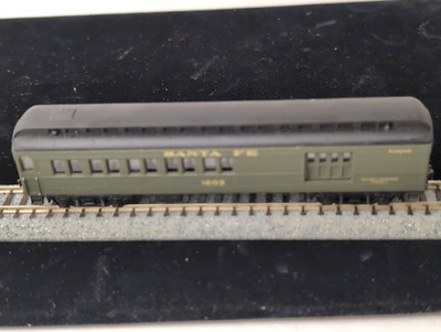 BACHMANN- 65' Combination Passenger/Baggage Car ''SANTA FE'' Lighted - N Gauge (6)