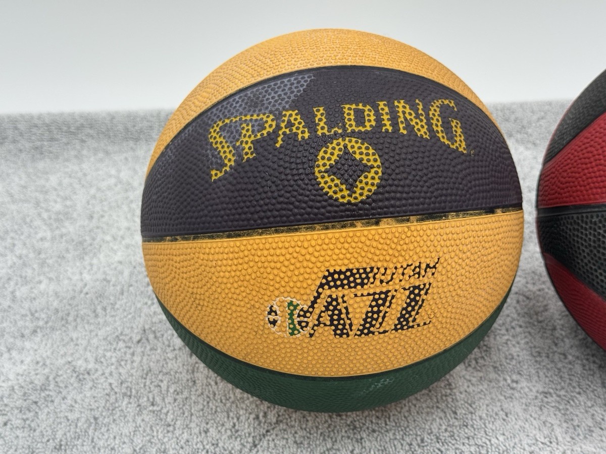 Vintage 1990s Spalding Chicago Bulls & Utah Jazz Mini Basketball 7