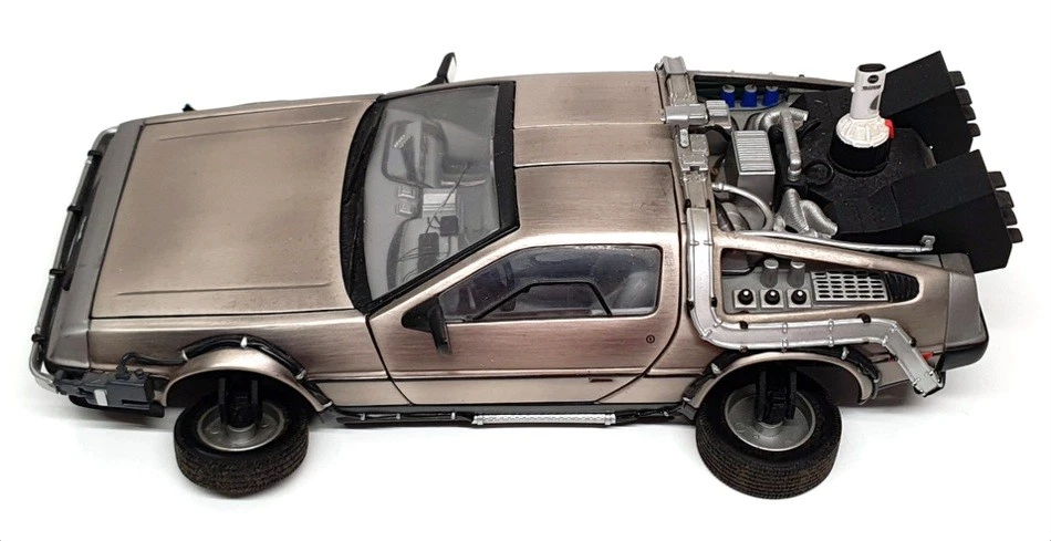 Sun Star 1/18 Scale DC12124F - De Lorean Back To The Future Part 2 - Image 4 of 4