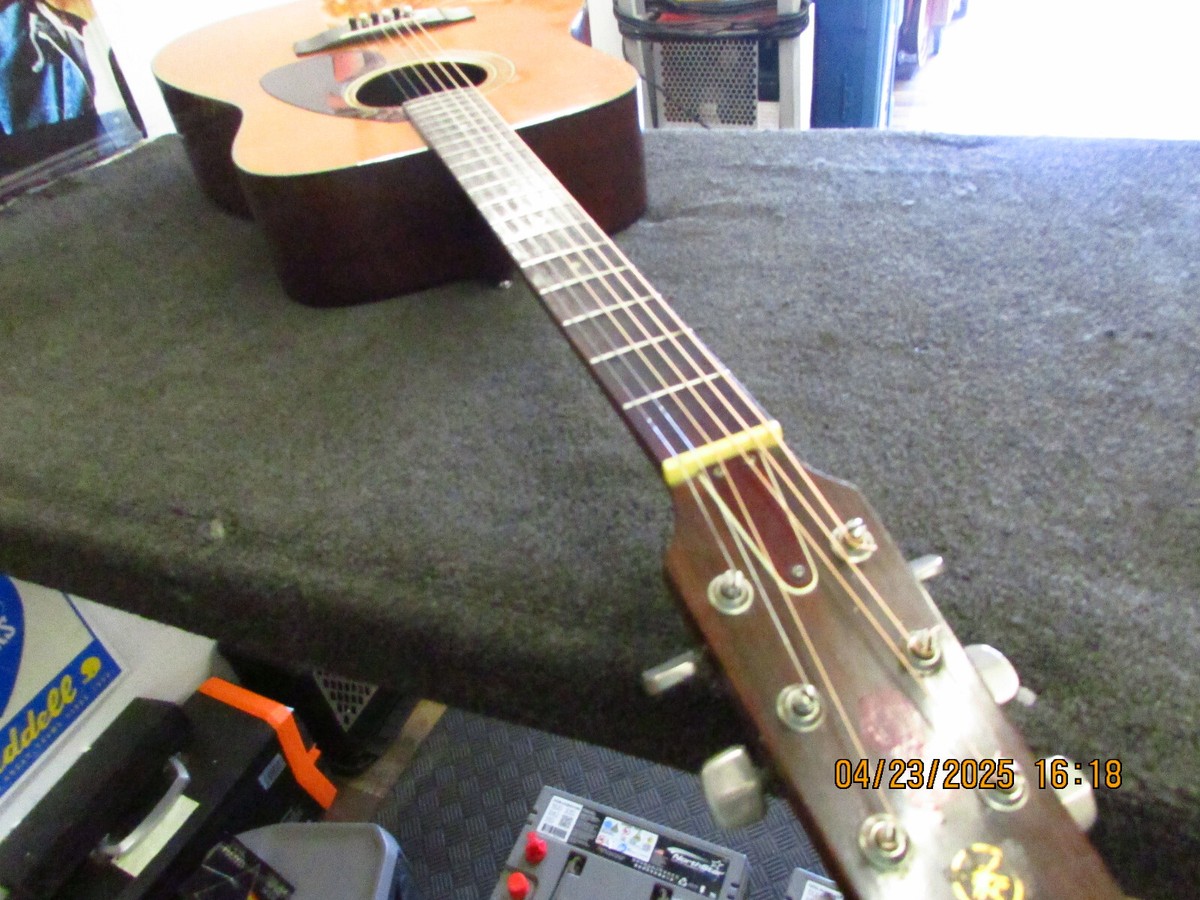 Yamaha fg-200 acoustic guitar japan vintage 1970s spruce mahogany