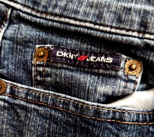 DKNY East Village JEANS Talla 10 Pierna Recta Tiro Medio Estrás Logo Dobladillo Deshilachado - Imagen 6 de 18