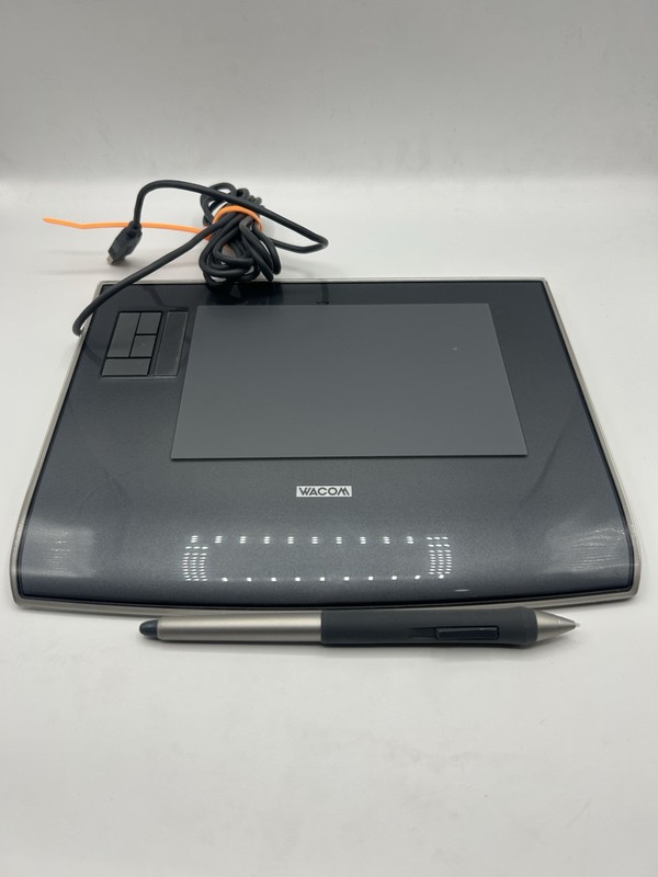 Wacom Intuos3 Comic Pen & Touch Graphics Tablet - grey