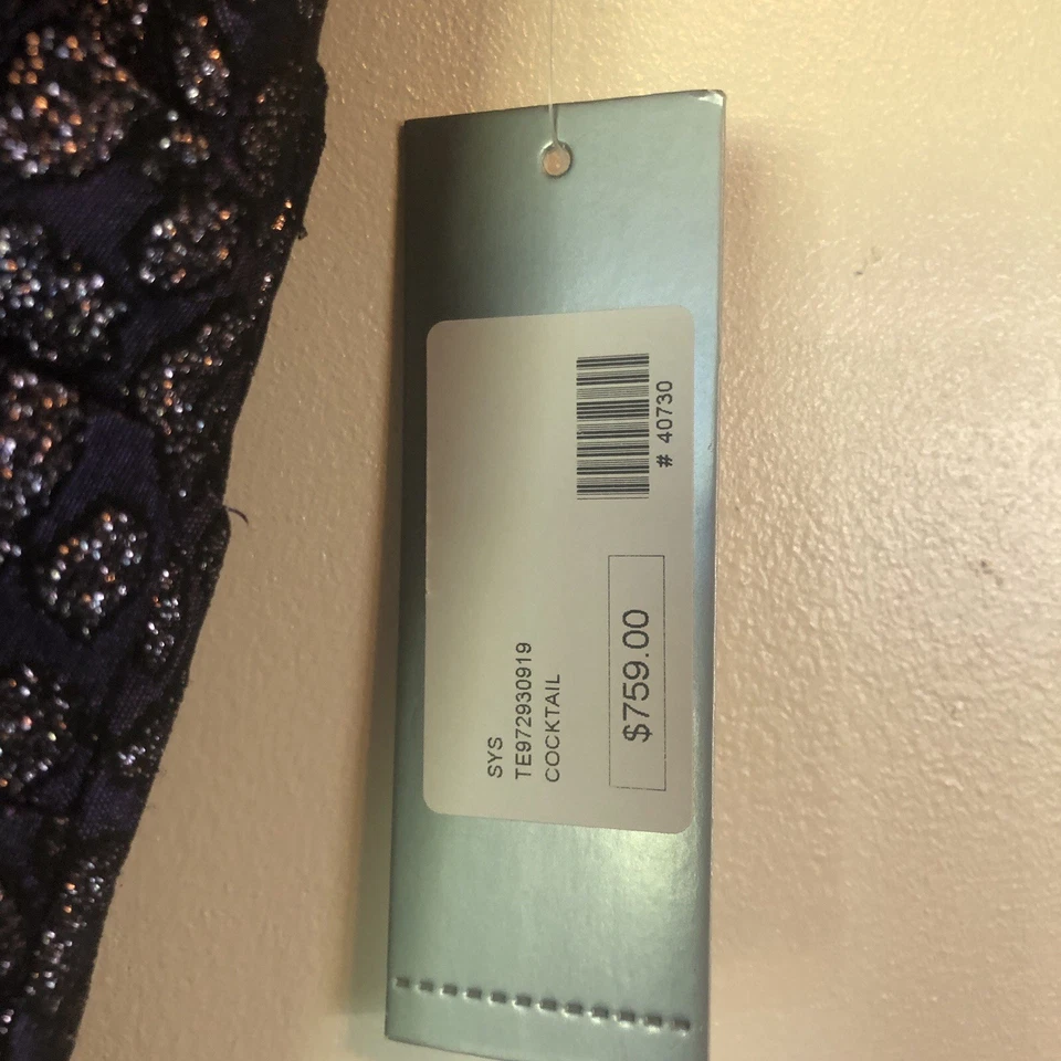 Nuevo con etiquetas Vestido de Cóctel Rickie Freeman para Teri Jon Hombro Descubierto Brillante PURO/NEGRO 8 Foto 4 de 4
