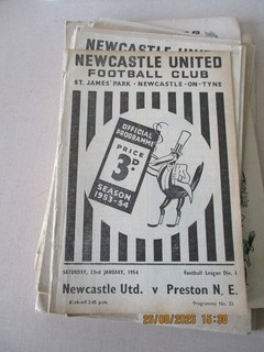 1953 54 Newcastle United v Preston North End D1 23.1.1954 Ex binder