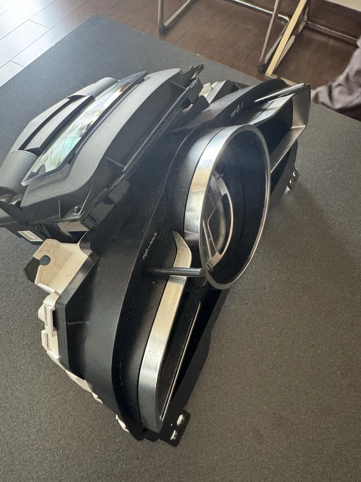 Cuadro de instrumentos velocímetro Mazda 3 2016 con pantalla frontal 1.280 millas Foto 3 de 4