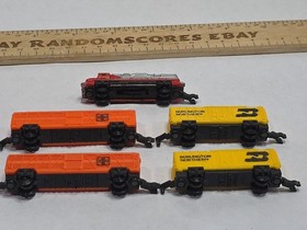 Micro Machines Galoob 1989 Santa Fe Train Diesel Locomotive Box Cars Burlington 