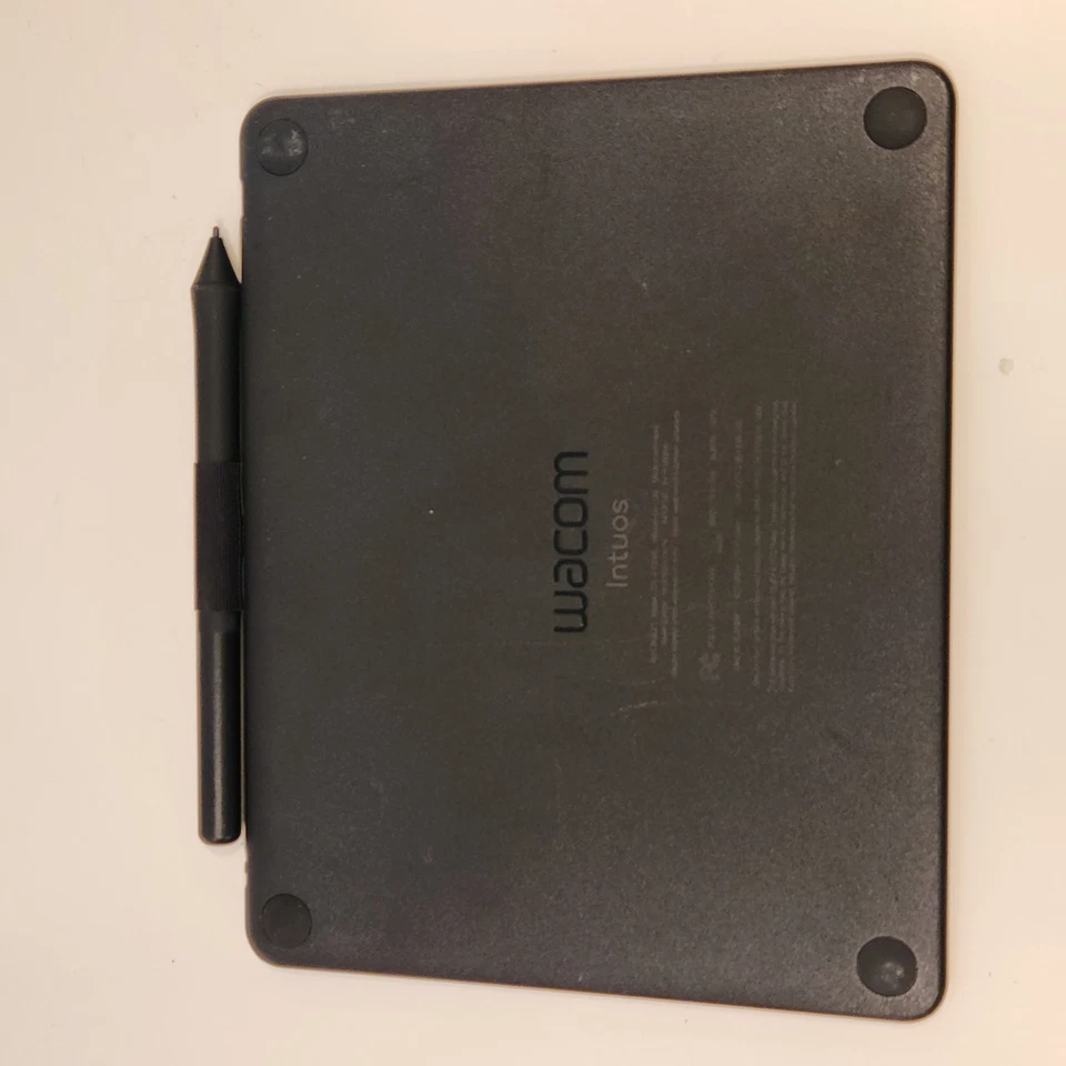 Wacom Intuos / Model CTL-4100 / Drawing Graphics Tablet - Black - Image 2 of 4