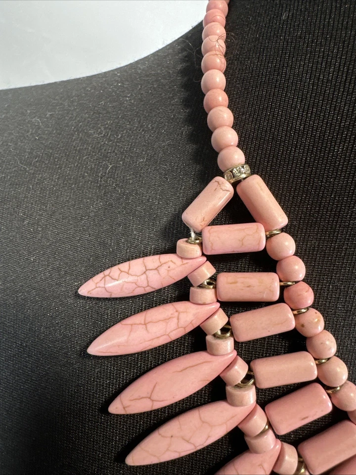 Gargantilla collar babero piedra cuentas rosa bohemio extensor tribal (howlite) Foto 3 de 3