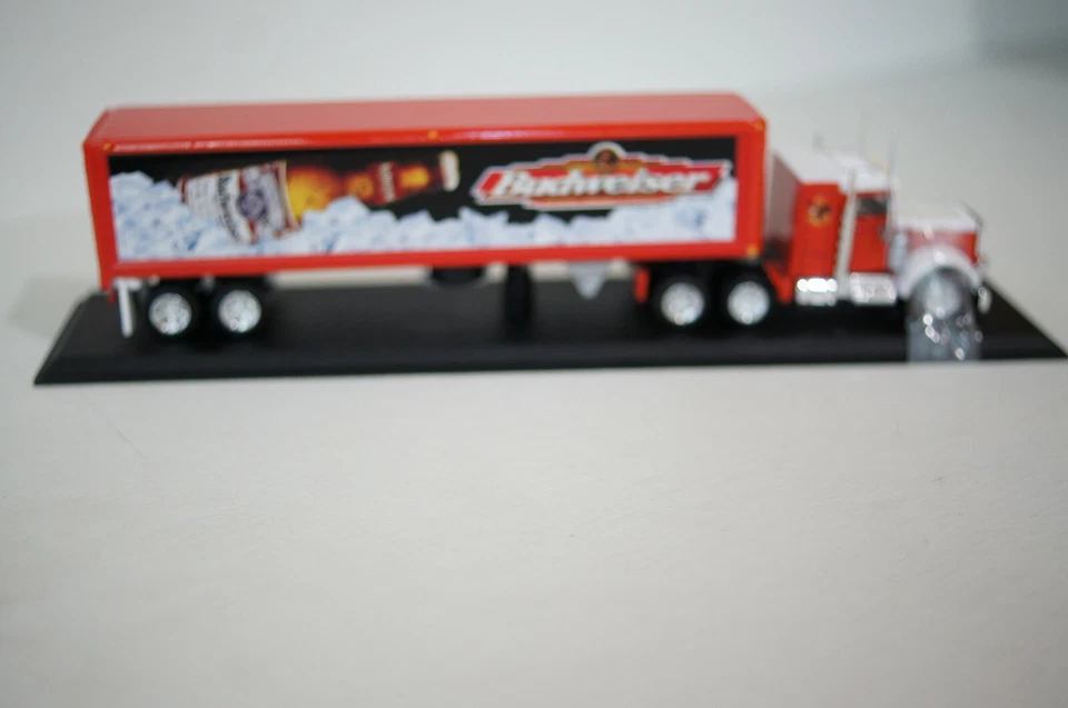 MATCHBOX COLLECTIBLES 1:72 DYM36670 PETERBILT SEMI TRAILER -BUDWEISER NEW IN BOX - Image 3 of 4