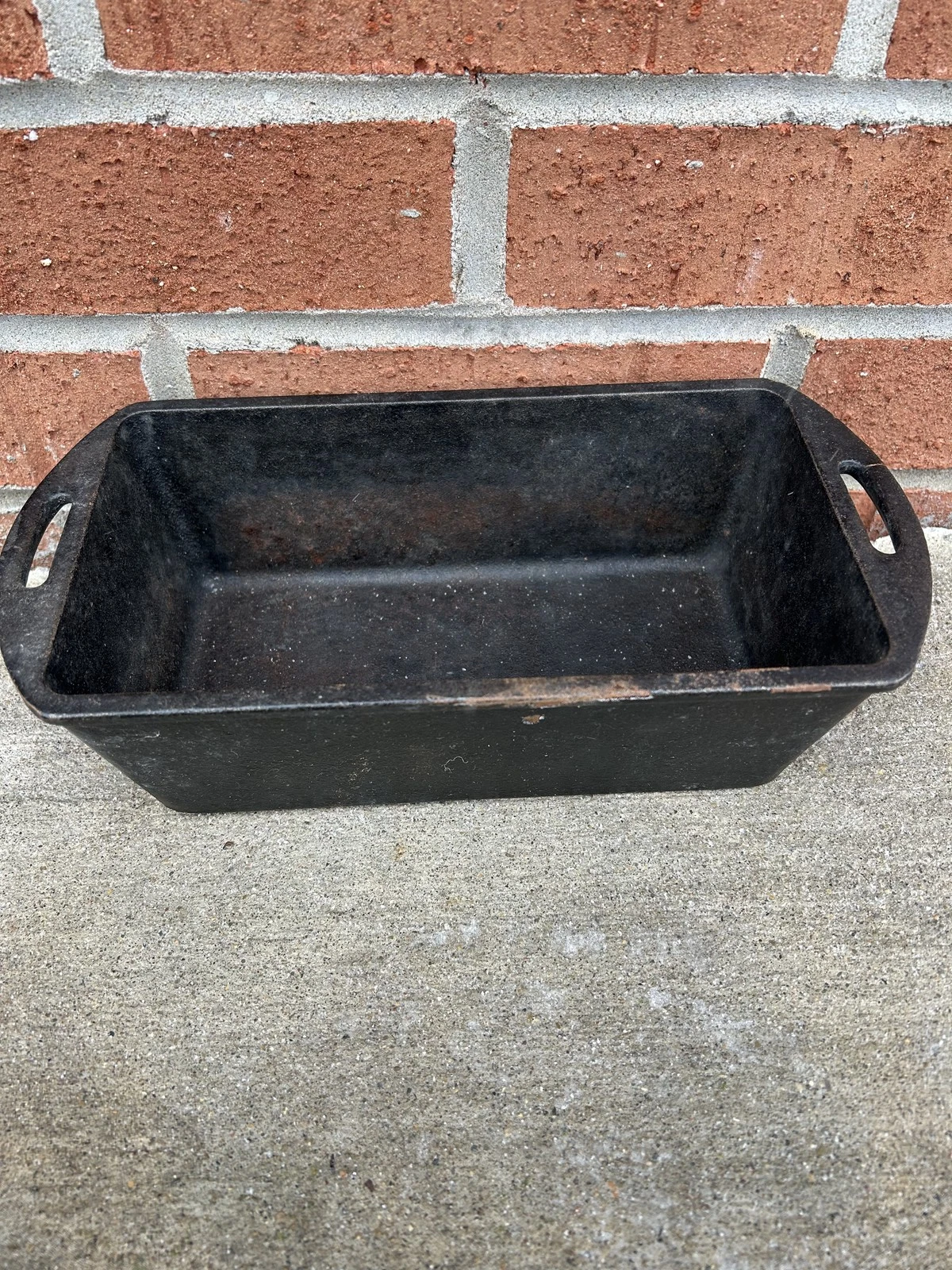 Lodge Cast Iron Loaf Pan Bread Baking Mold Vintage USA Bakeware
Opens in a new window or tab