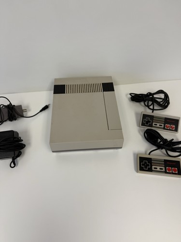 Nintendo Entertainment System - NES-001 W/ 2 Controllers - Picture 13 of 21