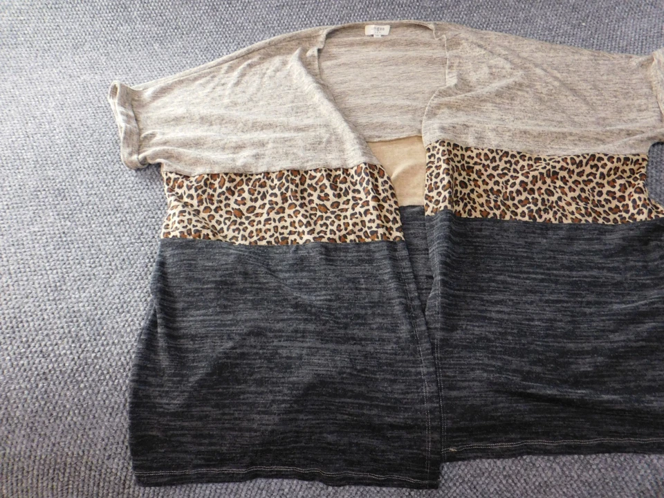 Umgee Sweater Womens Small Gray Cardigan open casual classic animal print - Image 3 of 4