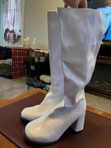 Go Go Women's High Knee Boots - White, 7 US - Photo 1/3