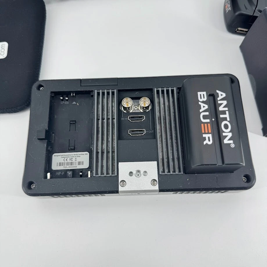 SmallHD 702L 702 Lite 7" SDI/HDMI On-Camera Monitor w/ Battery Kit, Case, Sleeve - Image 3 of 4