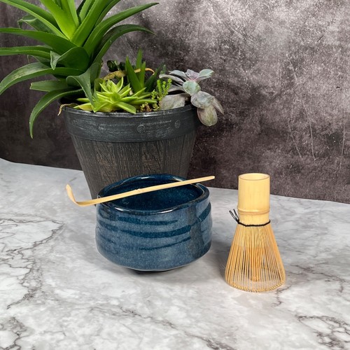 Blue Matcha Gift Set, Matcha Bowl, Bamboo Matcha Whisk, and spoon - Picture 2 of 7