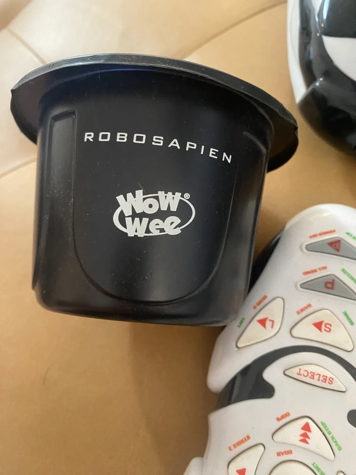 ROBOSAPIEN complete with remote, cup, and instructions (see description) - Image 4 of 4